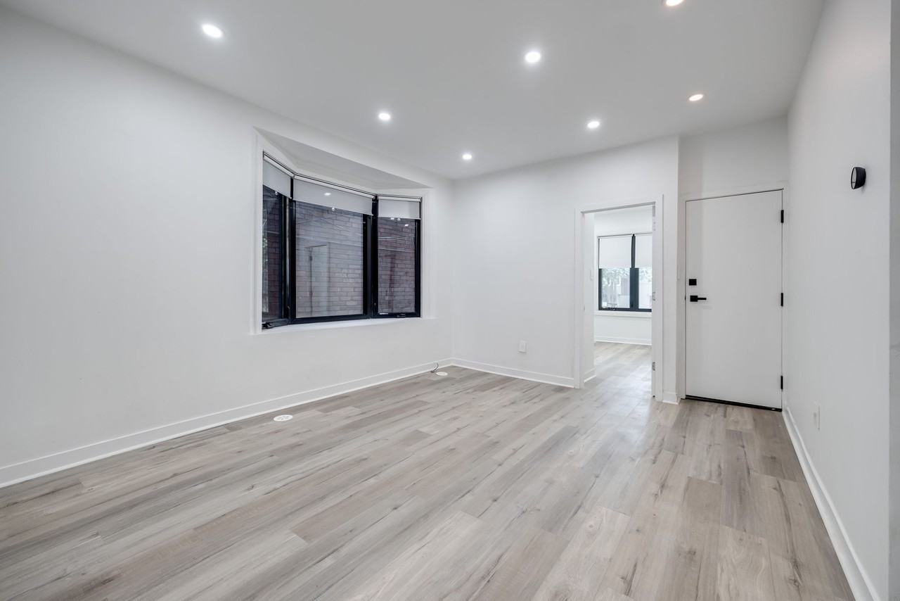 120 Glenlake Avenue #Main - Photo 5 of 21