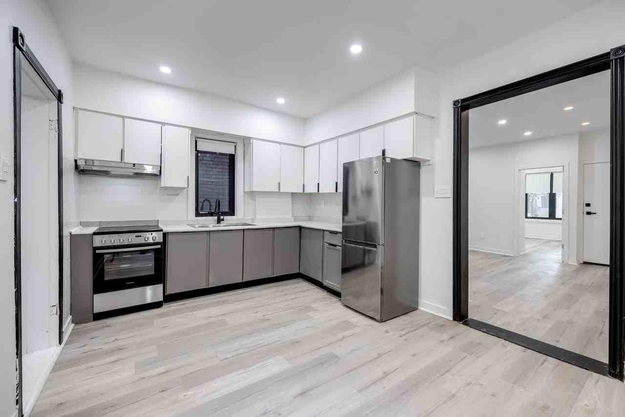 120 Glenlake Avenue #Main - Photo 2 of 21