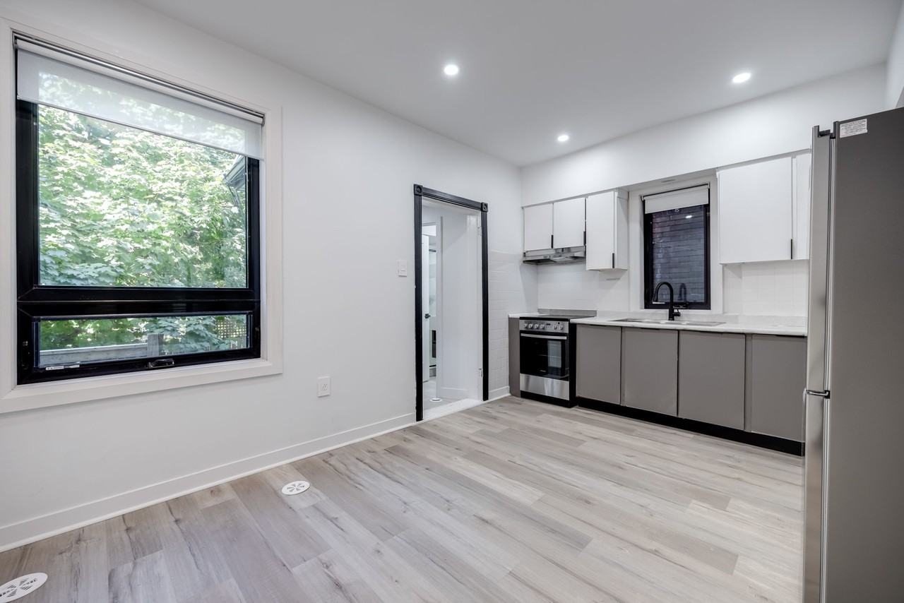 120 Glenlake Avenue #Main - Photo 3 of 21