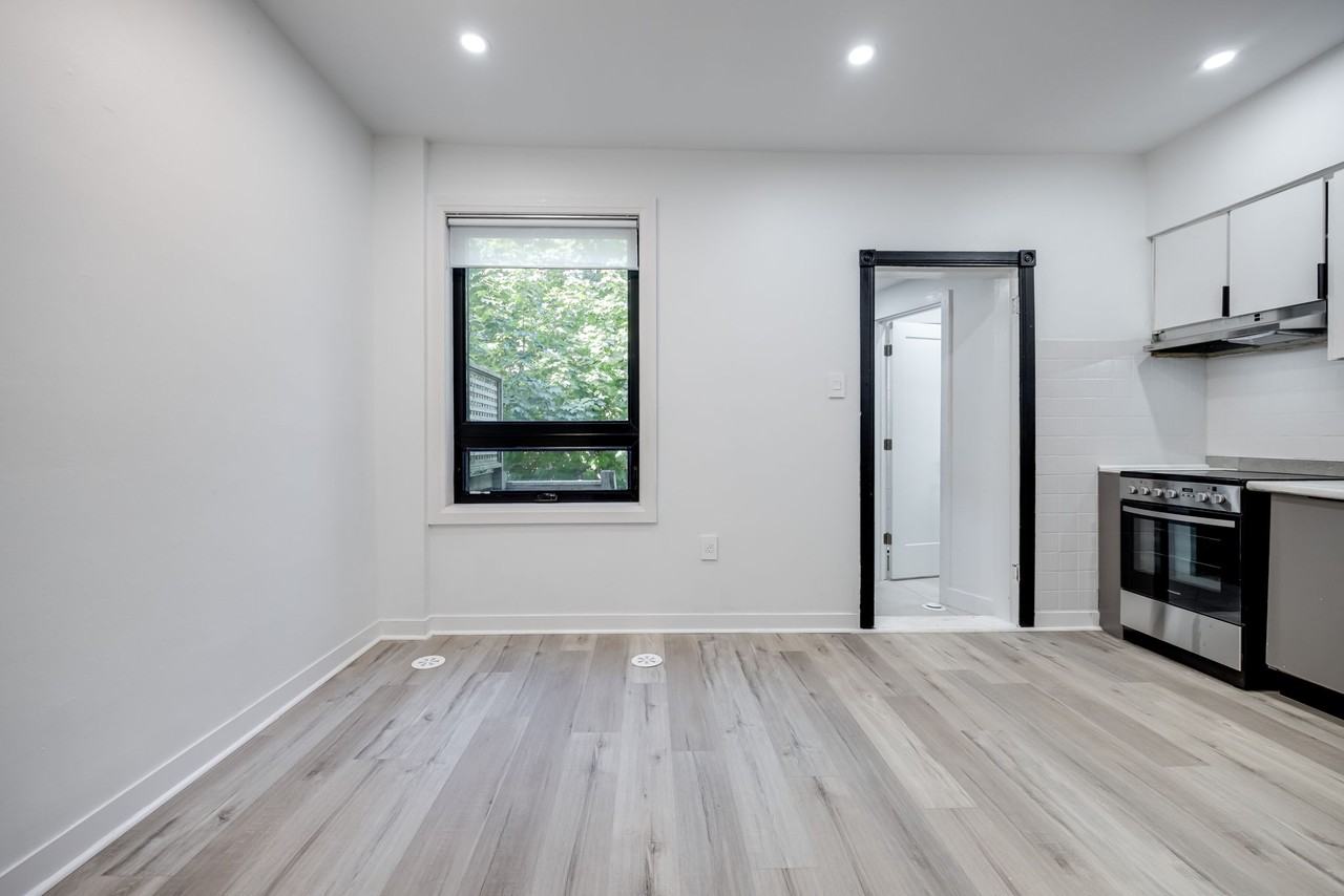 120 Glenlake Avenue #Main - Photo 4 of 21