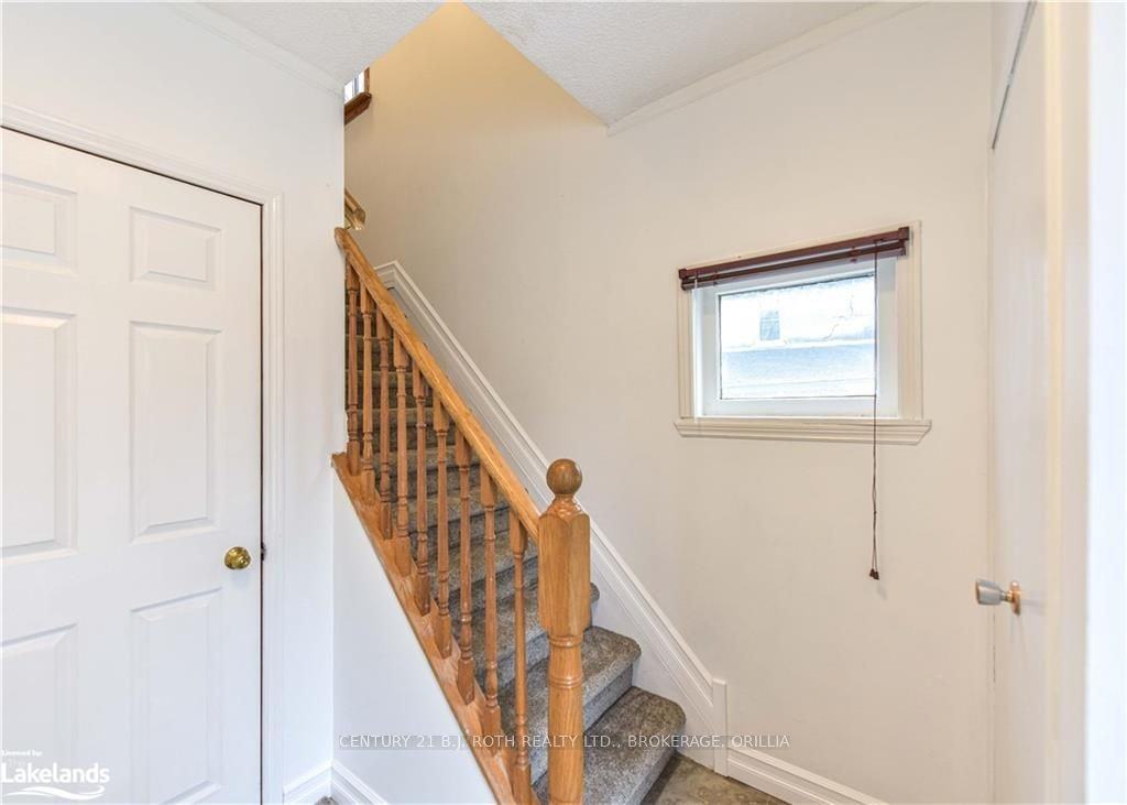 241 Nottawasaga Street #B - Photo 2 of 12