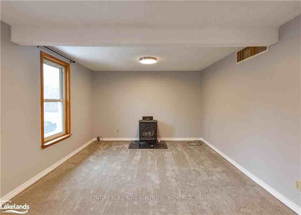 241 Nottawasaga Street #B - Photo 4 of 12
