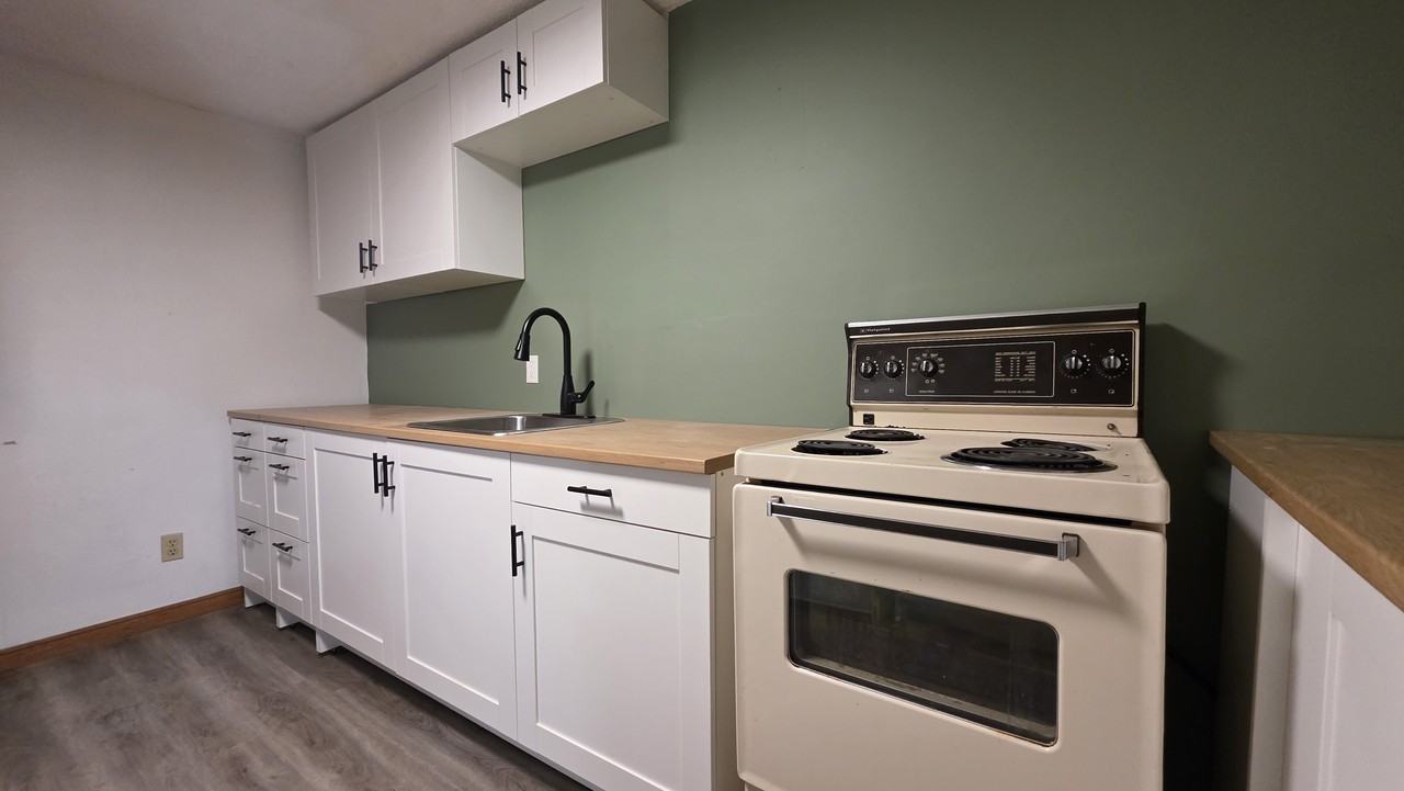 241 Nottawasaga Street #B - Photo 5 of 12