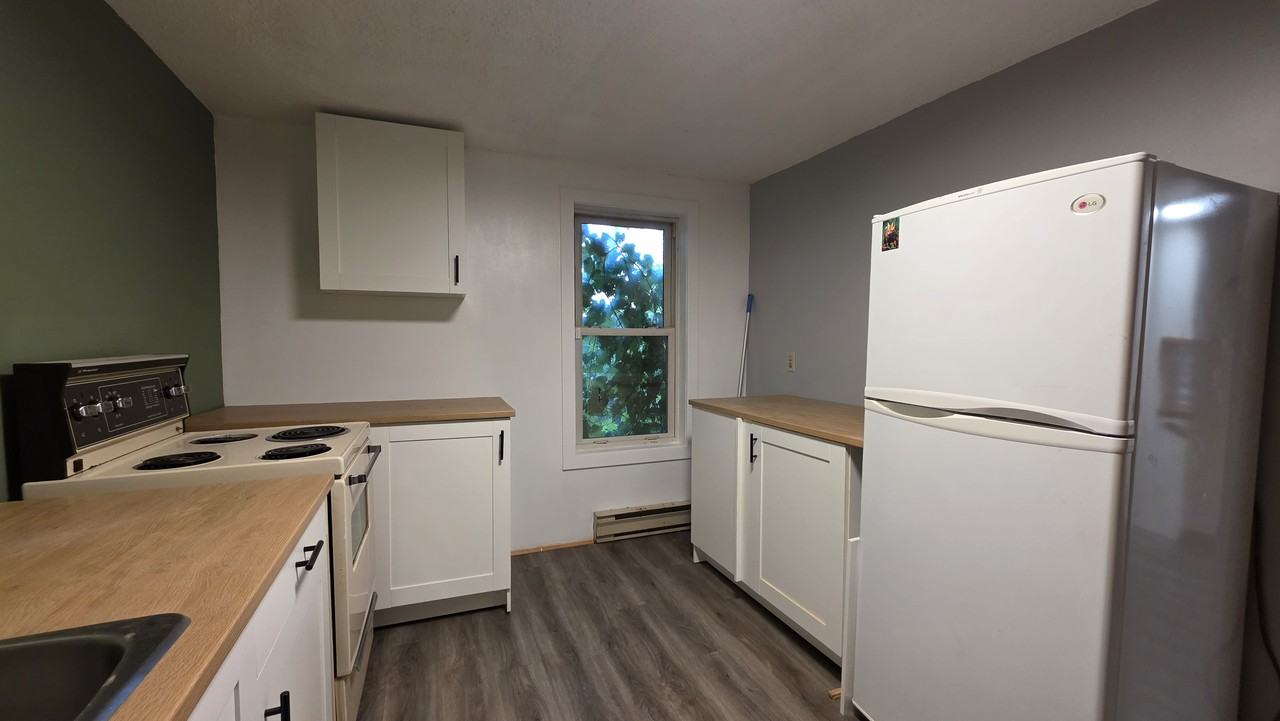 241 Nottawasaga Street #B - Photo 6 of 12