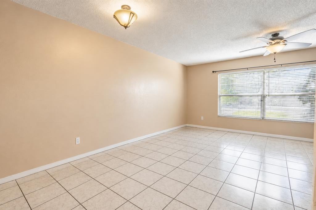 14631 Lake Forest Dr - Photo 4 of 17