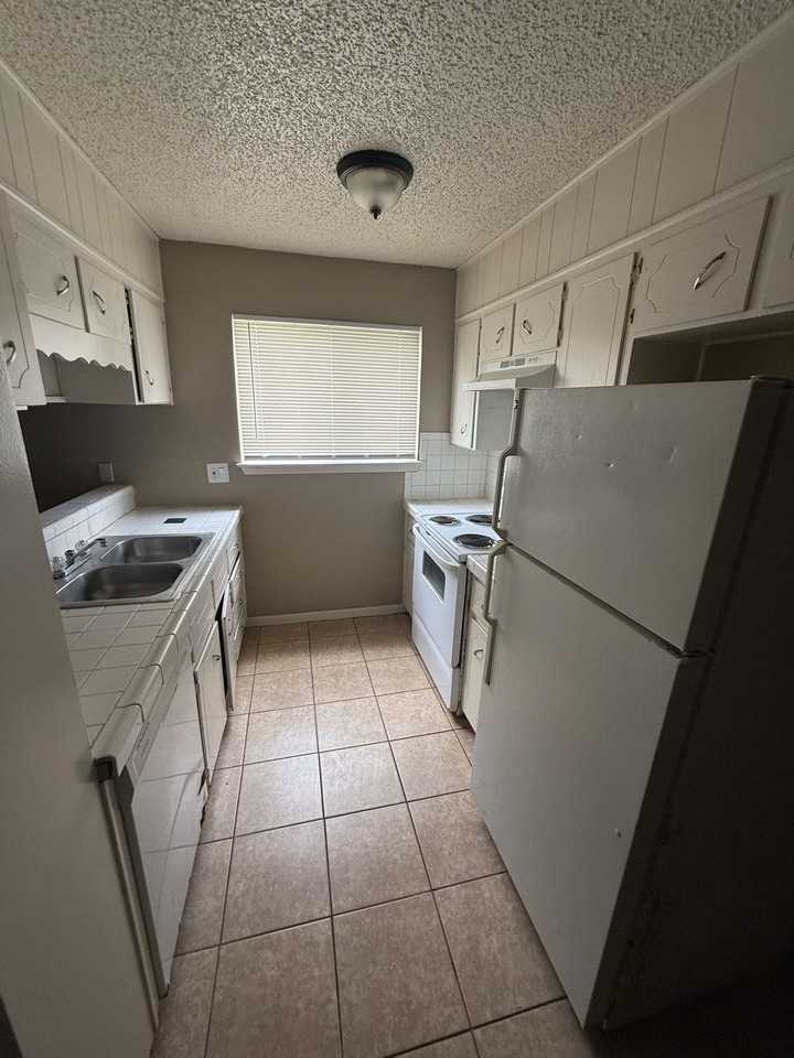 2213 Jennifer Dr #3 - Photo 2 of 8