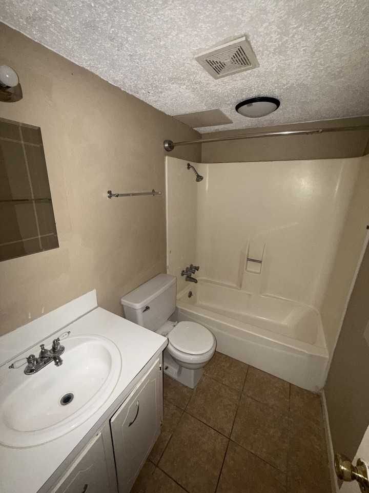 2213 Jennifer Dr #3 - Photo 3 of 8