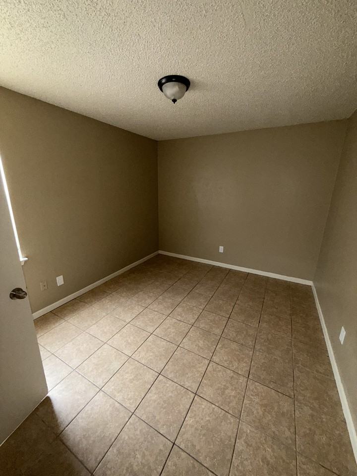 2213 Jennifer Dr #3 - Photo 5 of 8