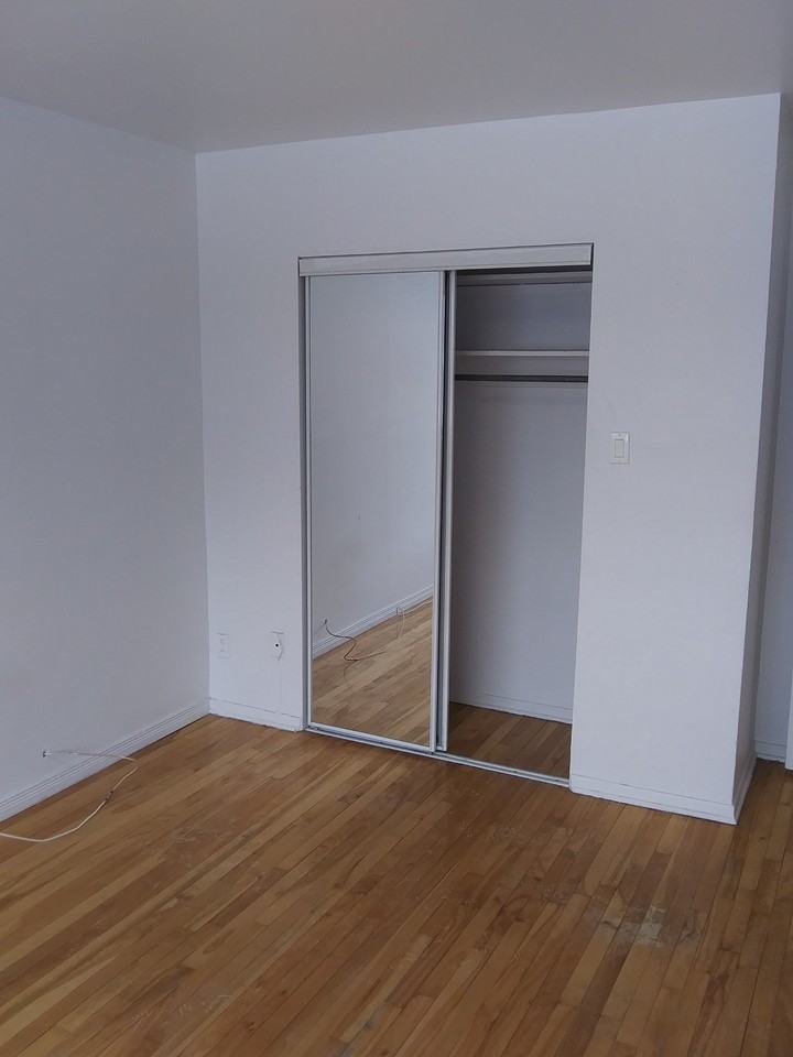 6860 Avenue Fielding #216 - Photo 6 of 8