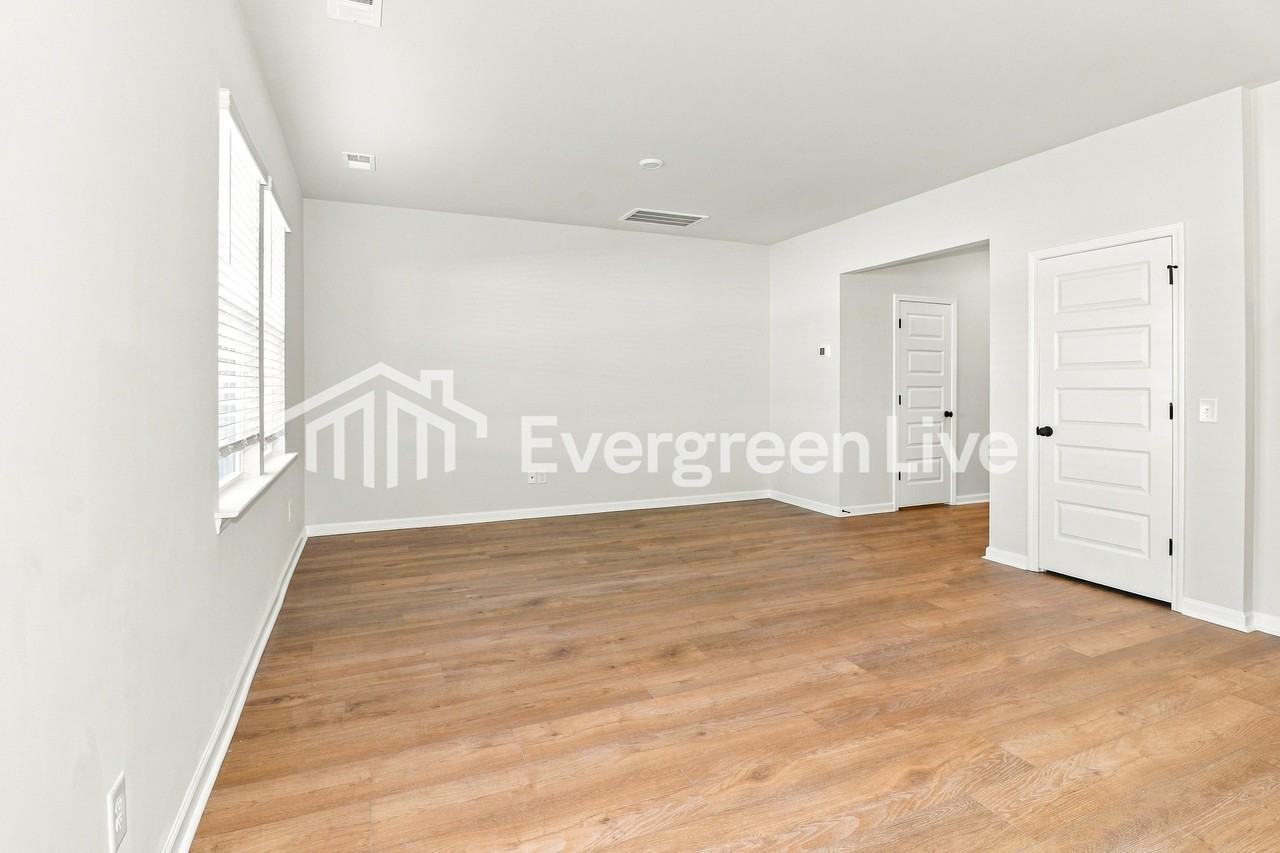 225 Breezy St - Photo 3 of 15