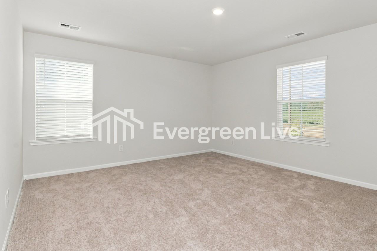225 Breezy St - Photo 6 of 15