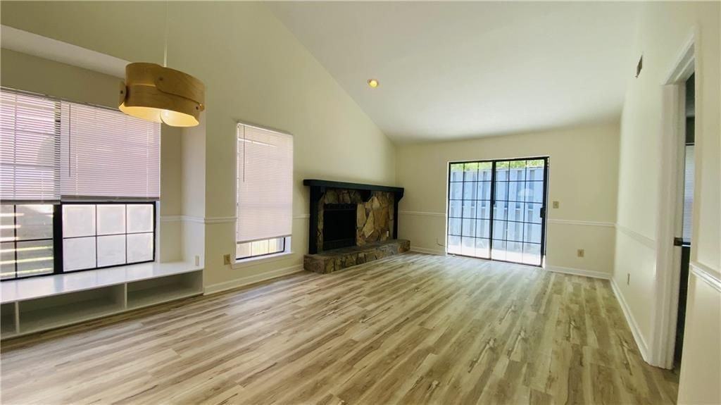 875 Heritage Oaks Dr - Photo 2 of 10