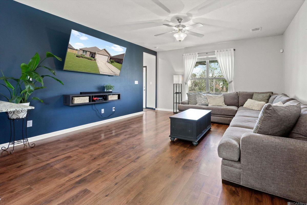 10705 Dodger Dr - Photo 6 of 17