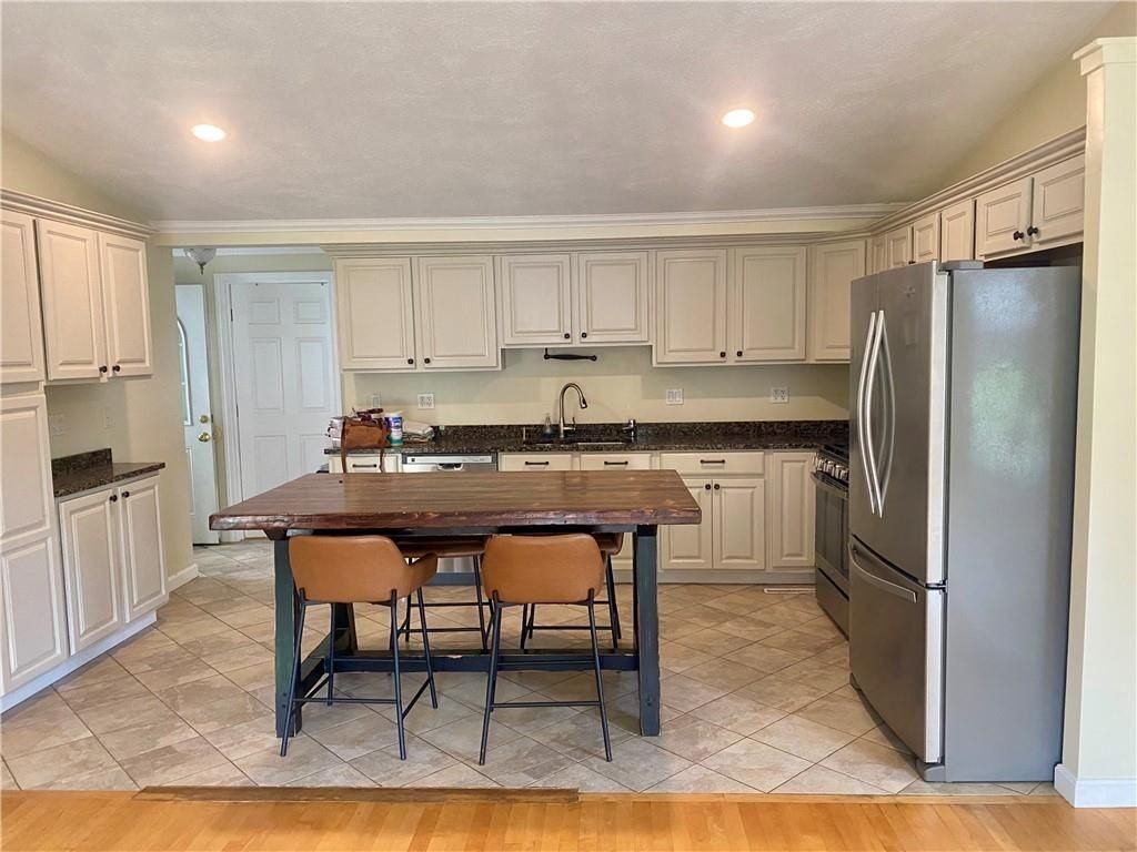 191 Armstrong Ave - Photo 6 of 22