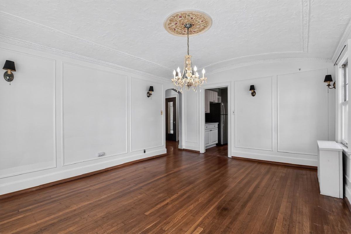 945 Harcourt Rd - Photo 5 of 12