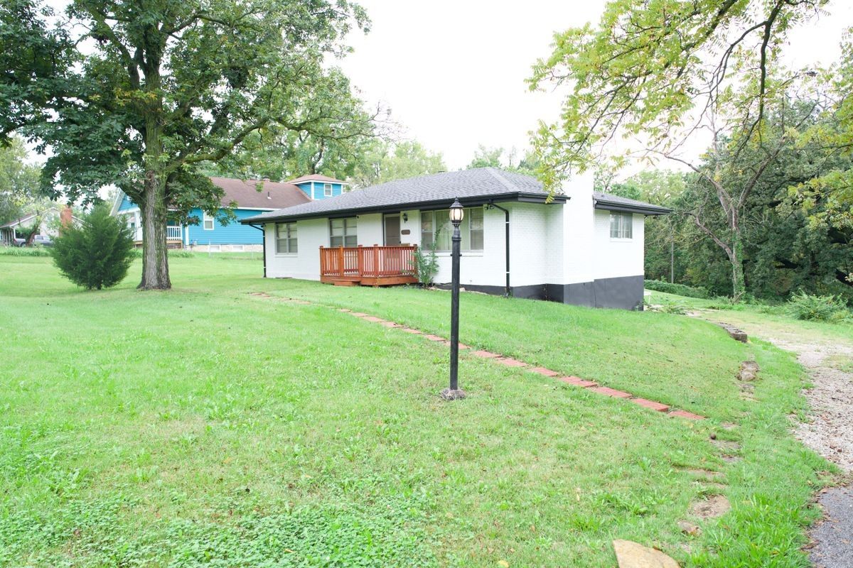 2136 S 49th St - Photo 2 of 23