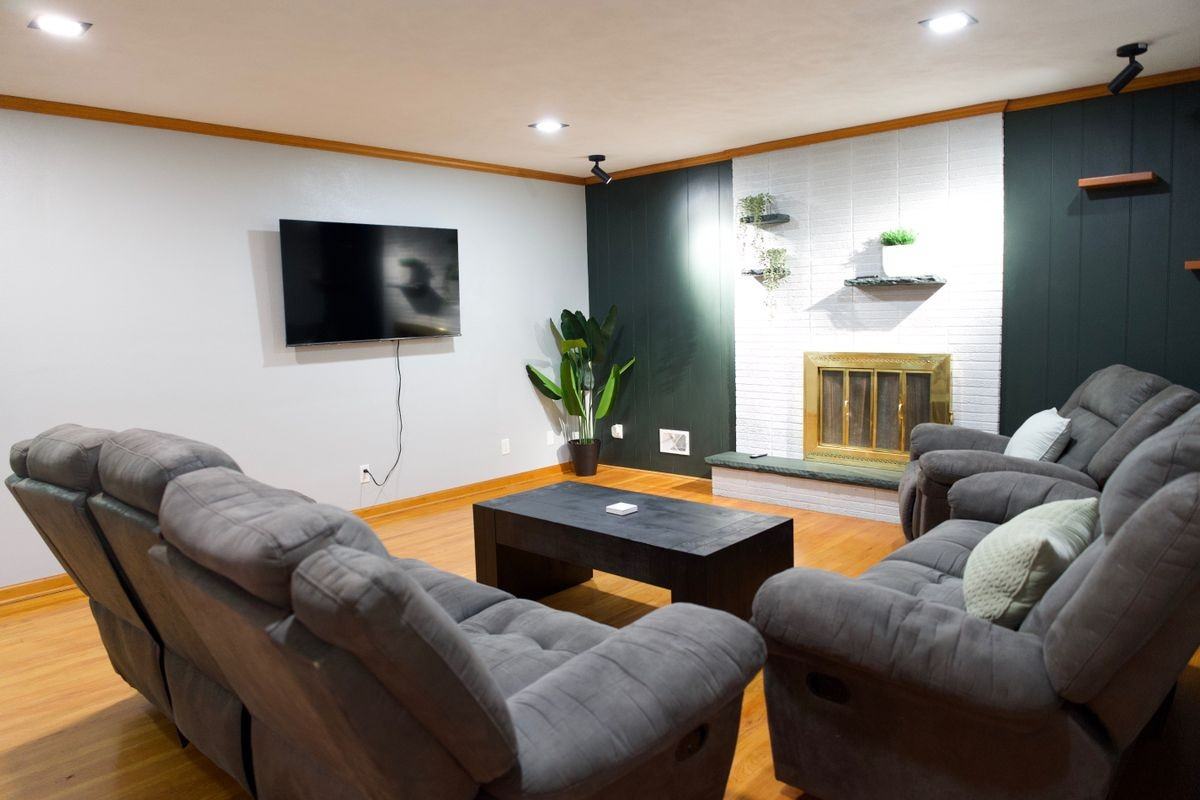 2136 S 49th St - Photo 5 of 23