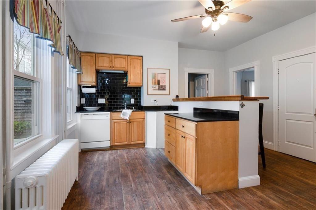 35 Brewer St ##1 - Photo 4 of 25