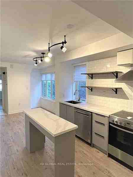 525 Ossington Avenue #Main - Photo 5 of 9