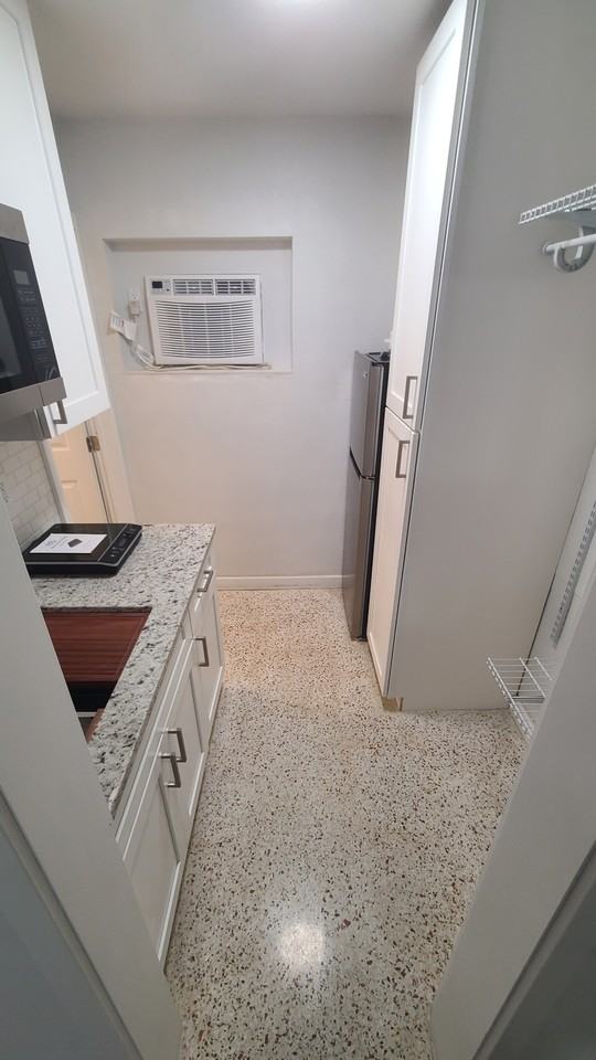 719 20th Ave S #B - Photo 5 of 17