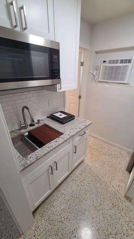 719 20th Ave S #B - Photo 6 of 17