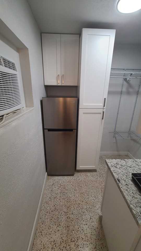 719 20th Ave S #B - Photo 3 of 17