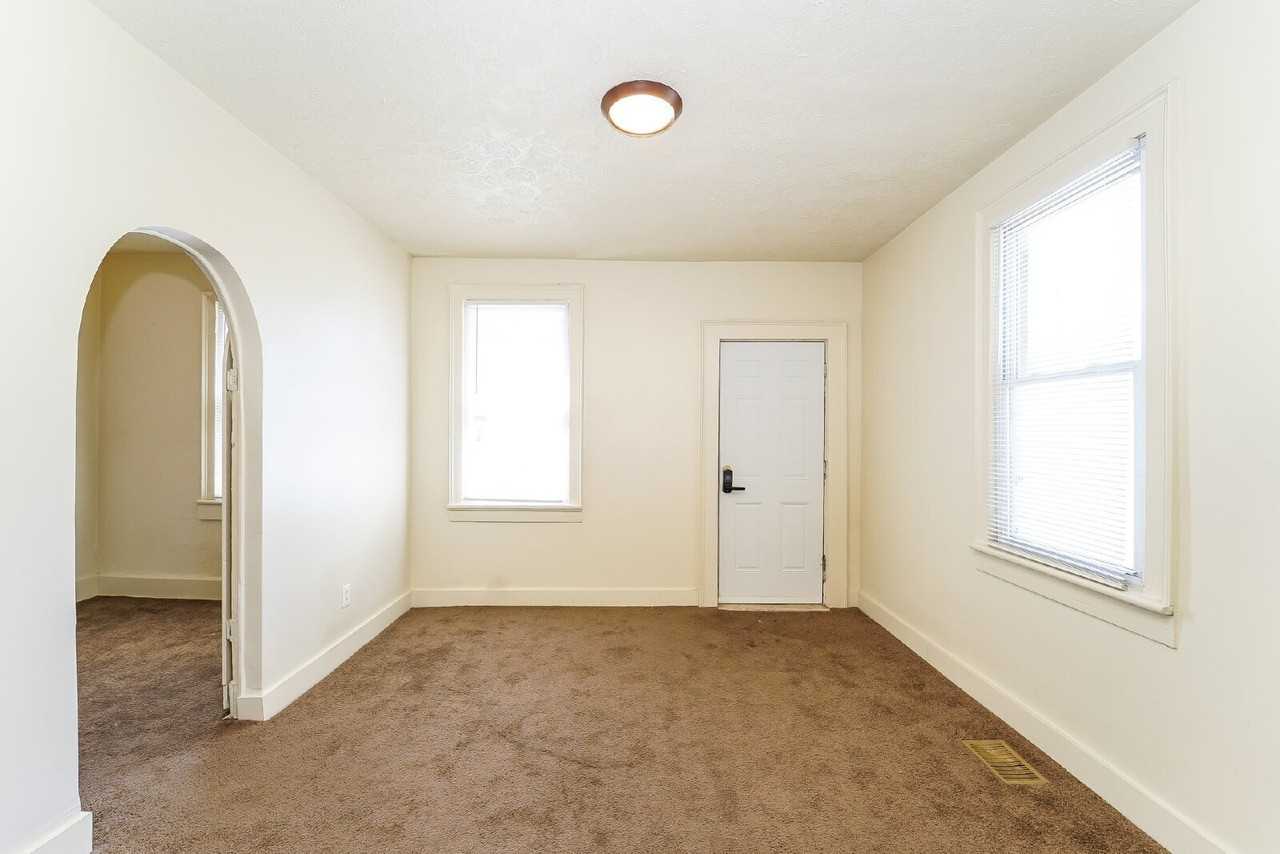 3460 Erin Ave - Photo 4 of 22