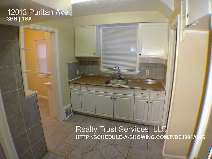 12013 Puritan Ave - Photo 4 of 17