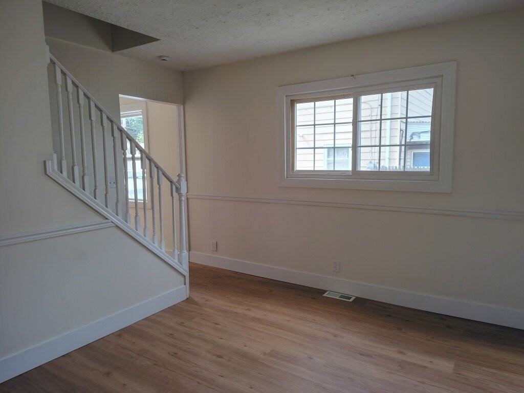 265 Plymouth Rd - Photo 3 of 17