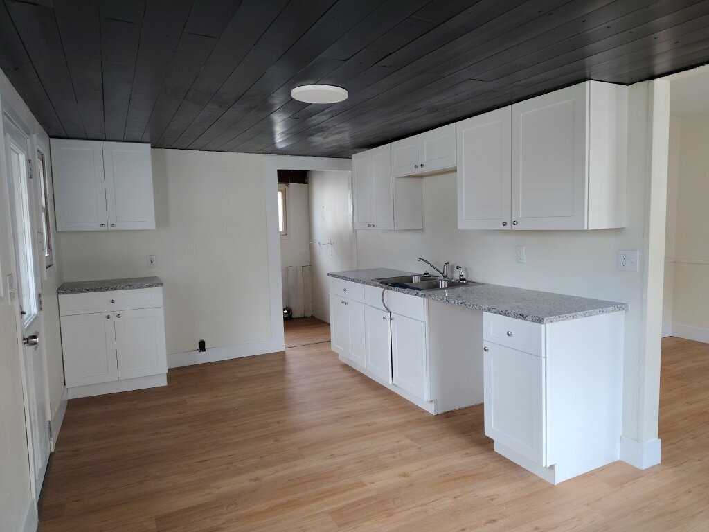 265 Plymouth Rd - Photo 4 of 17