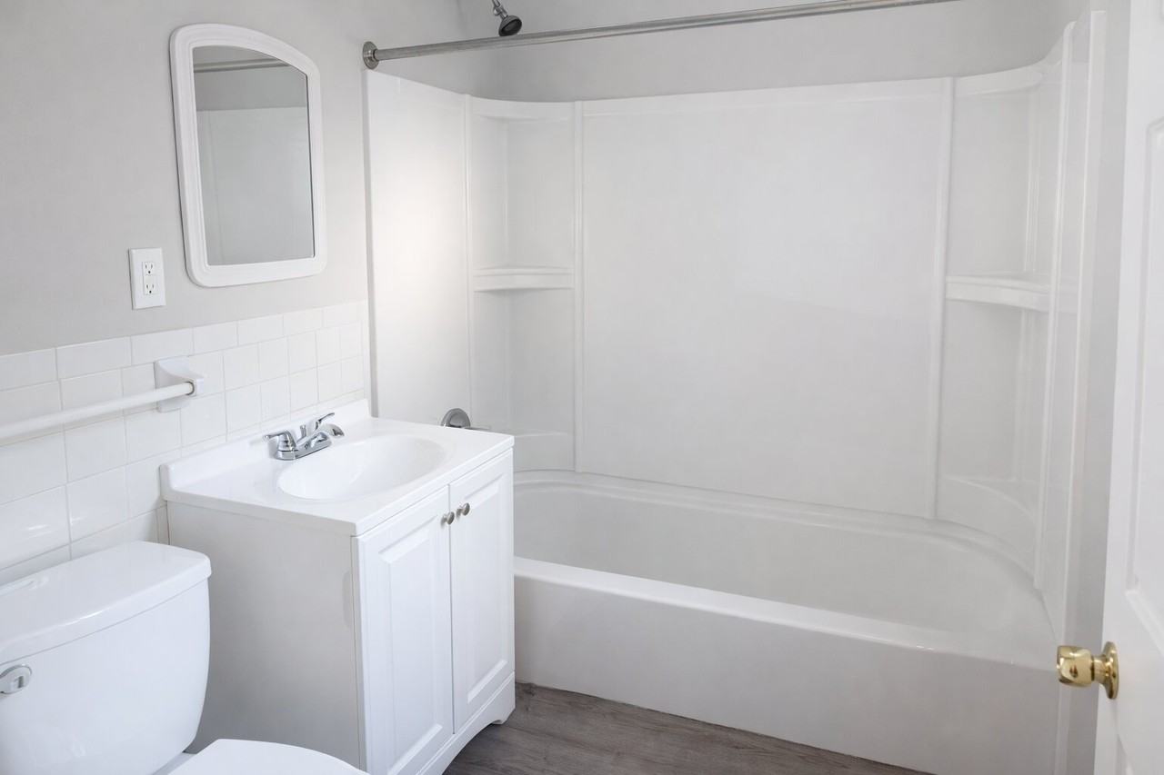 1064 Woodview Rd - Photo 6 of 18