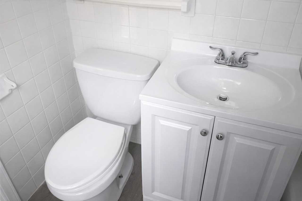 1064 Woodview Rd - Photo 7 of 18