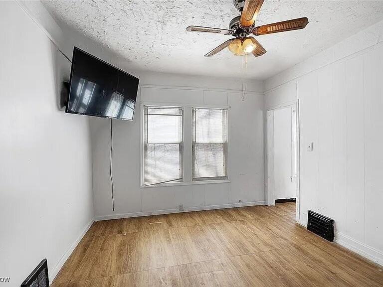 1260 E 113th St - Photo 6 of 12