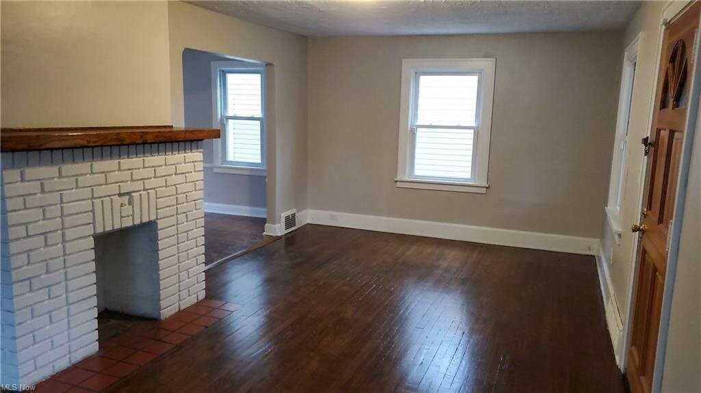 1492 Maplegrove Rd - Photo 2 of 19