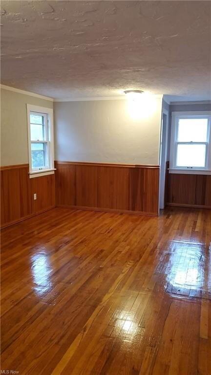 1492 Maplegrove Rd - Photo 3 of 19