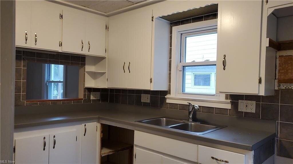 1492 Maplegrove Rd - Photo 4 of 19