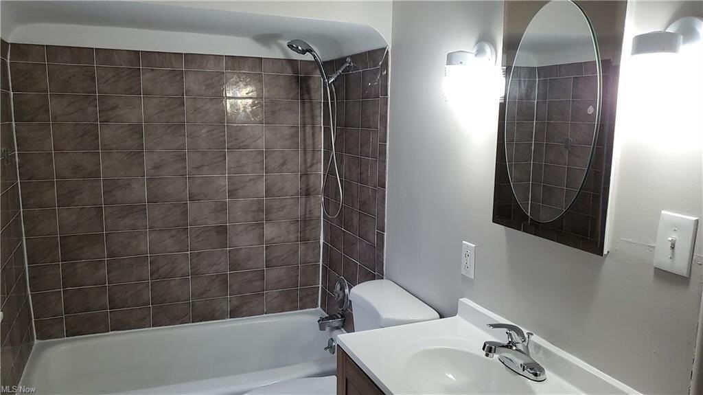 1492 Maplegrove Rd - Photo 5 of 19
