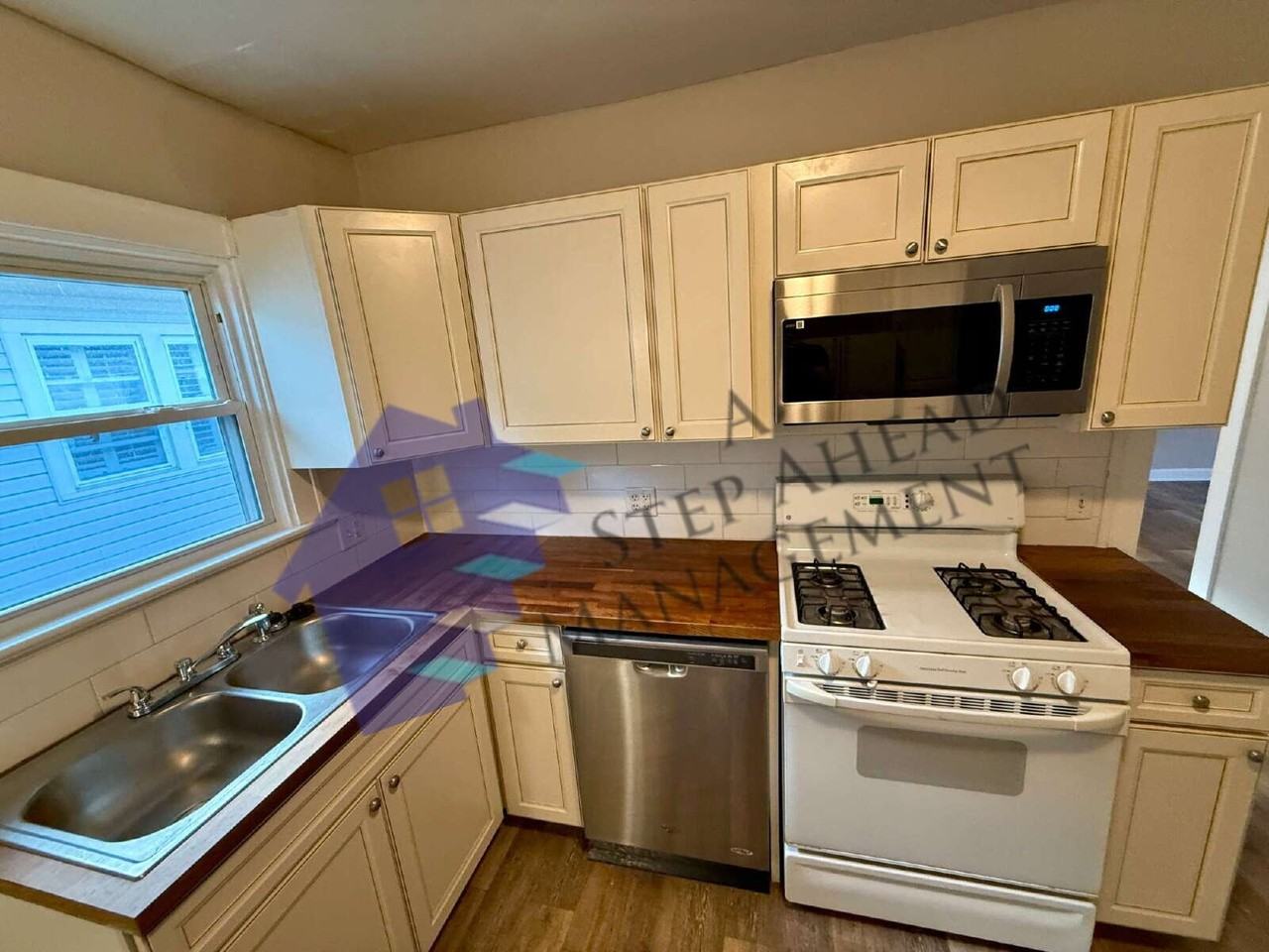 256 Berkley Rd - Photo 6 of 16