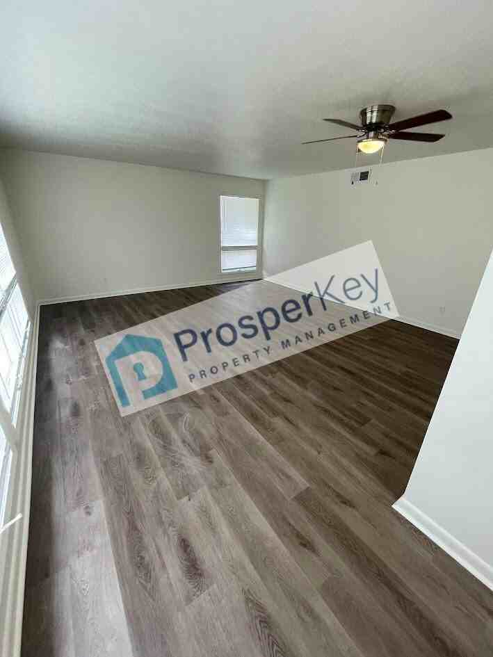 3026 Avondale Rd - Photo 3 of 16
