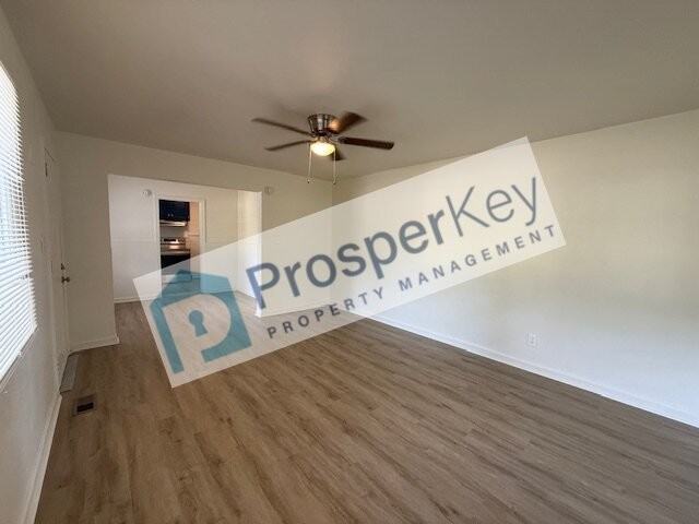 2836 Knox St - Photo 4 of 11
