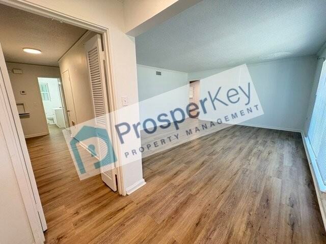2215 Biltmore Ave - Photo 4 of 16