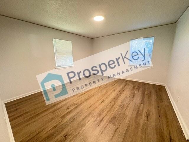 2215 Biltmore Ave - Photo 6 of 16