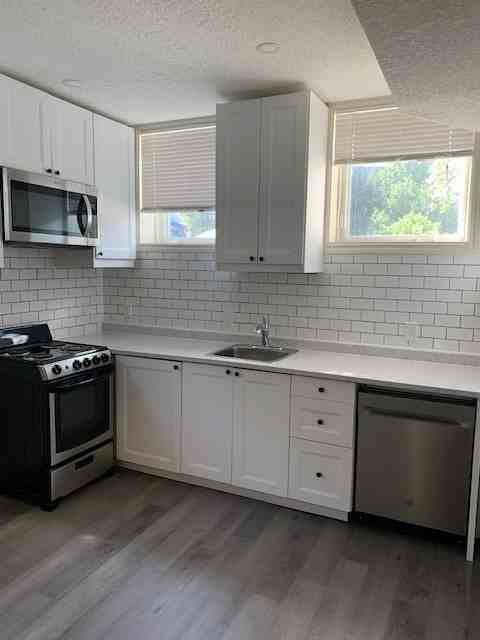 27B Norwich St W - Photo 3 of 19