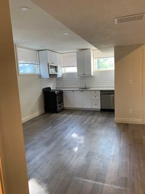 27B Norwich St W - Photo 5 of 19