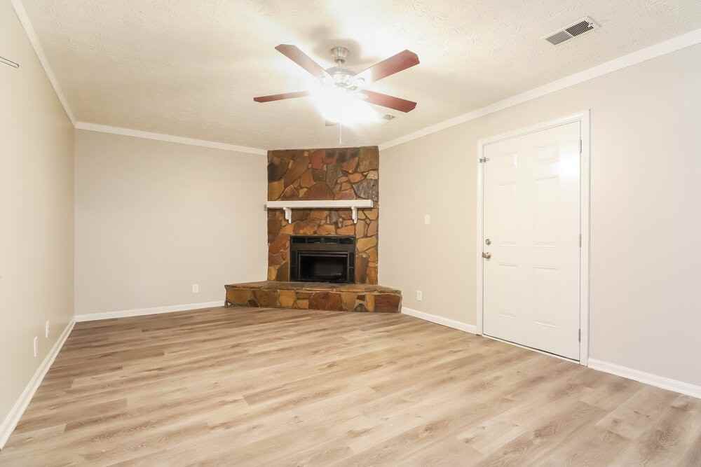 367 Martin Dr - Photo 4 of 17