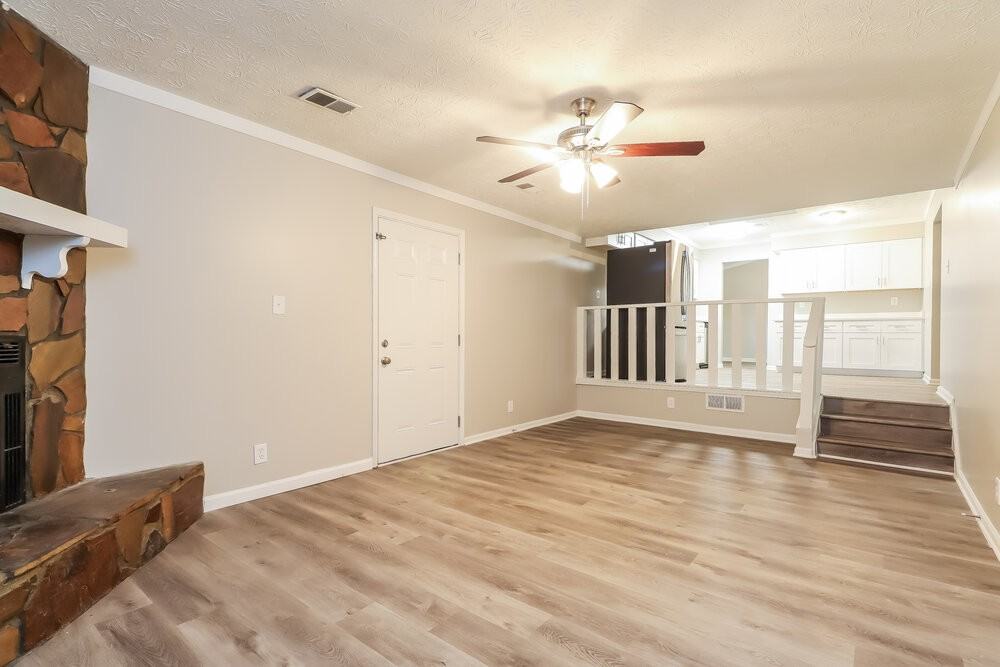 367 Martin Dr - Photo 5 of 17
