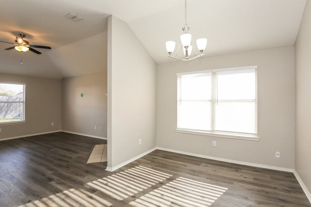 828 Beaver Creek Dr - Photo 5 of 16