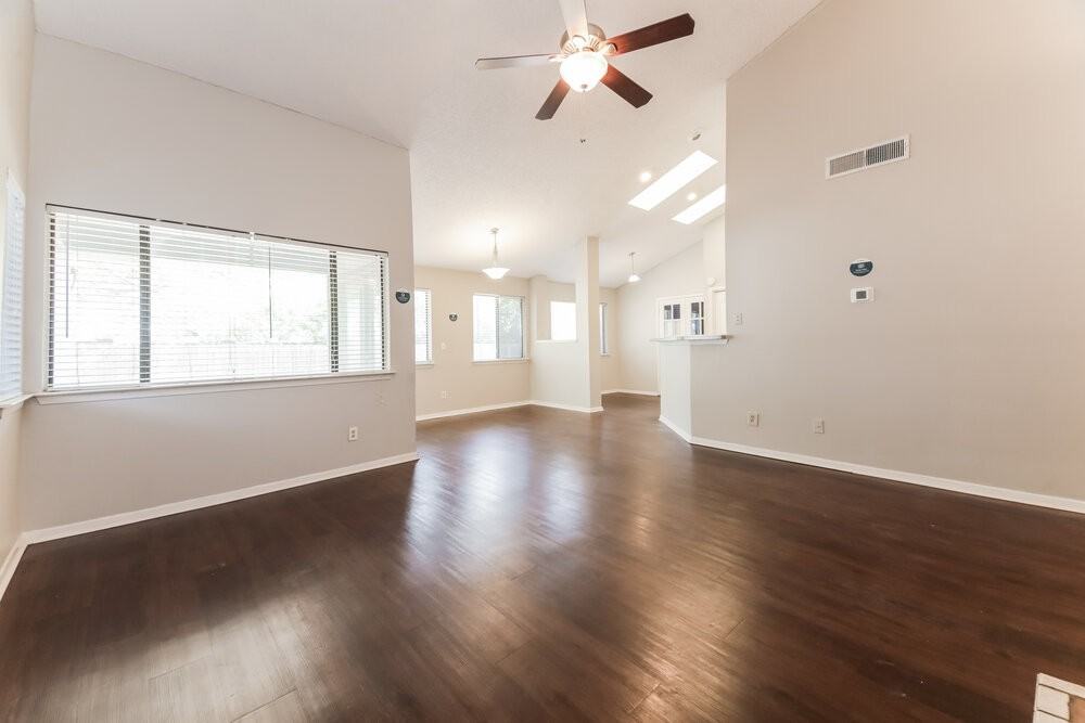 3502 Fairview Dr - Photo 4 of 16