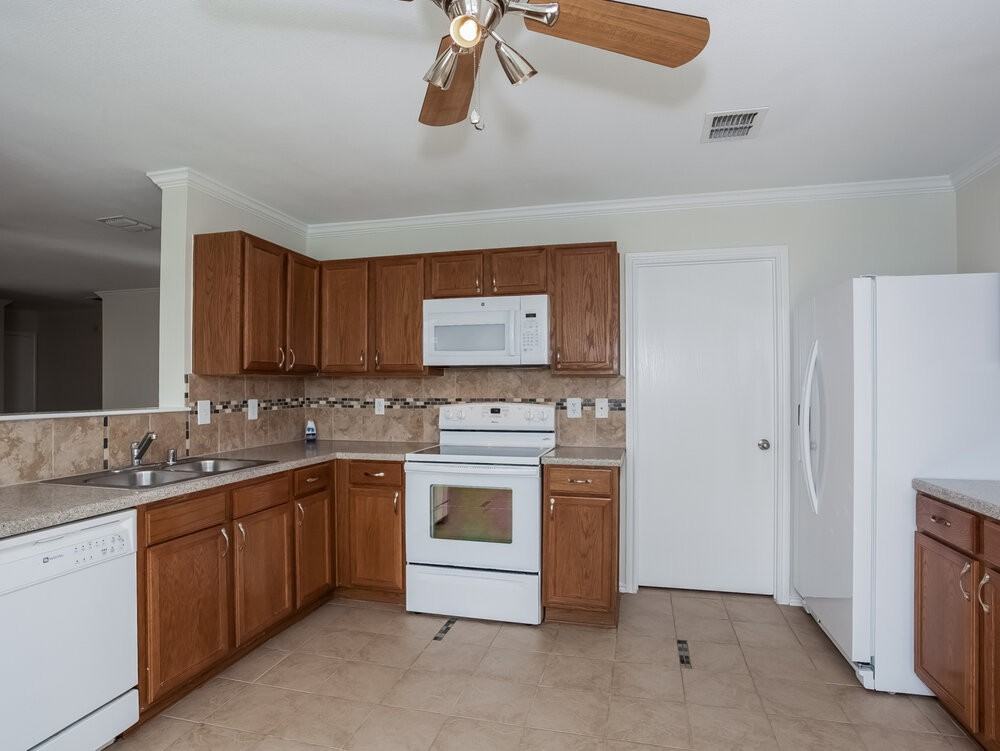 16628 Jasmine Springs Dr - Photo 4 of 12