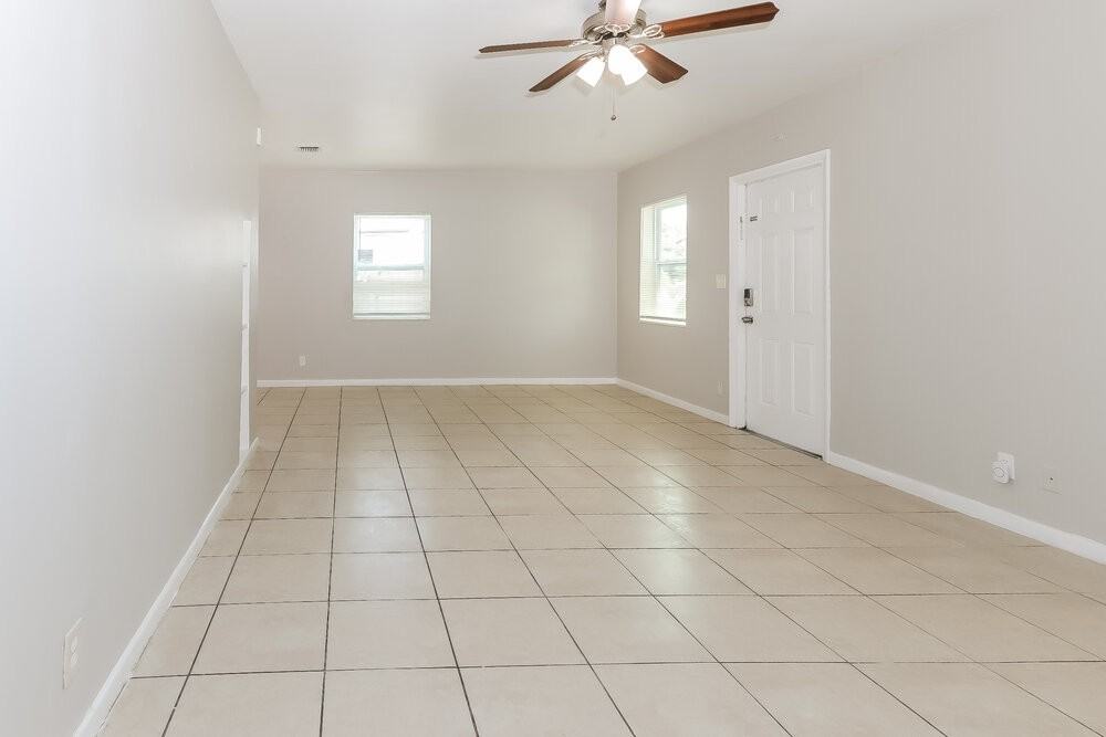 1407 S E St - Photo 5 of 16
